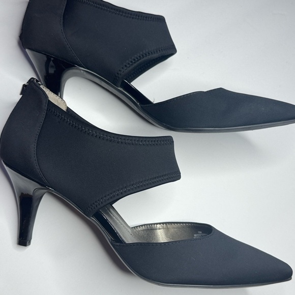 Shoes Bandolino Women's Black Pointed Toe Shoes - Picture 2 of 8